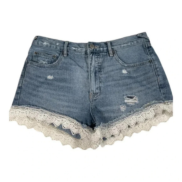 Free People High-Rise Lace
Crocheted Trim Denim Shorts Size
27 Inch Waist - Picture 4 of 8